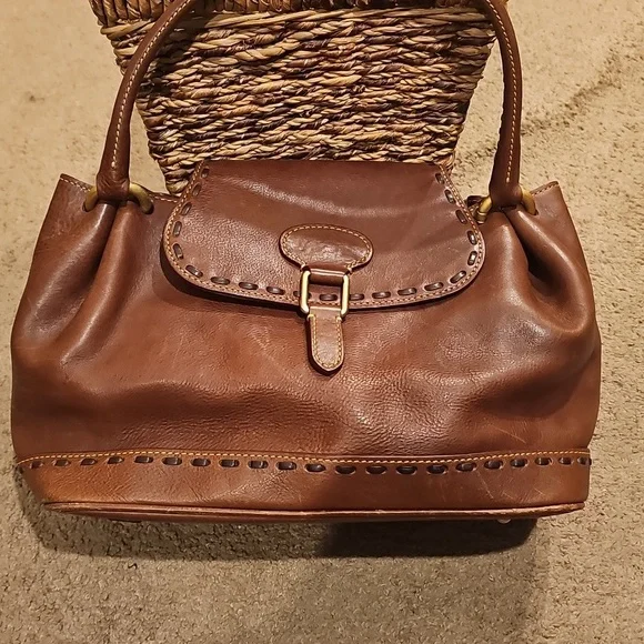 Dooney and Bourke Florentine flap purse..very good condition - Picture 2 of 11